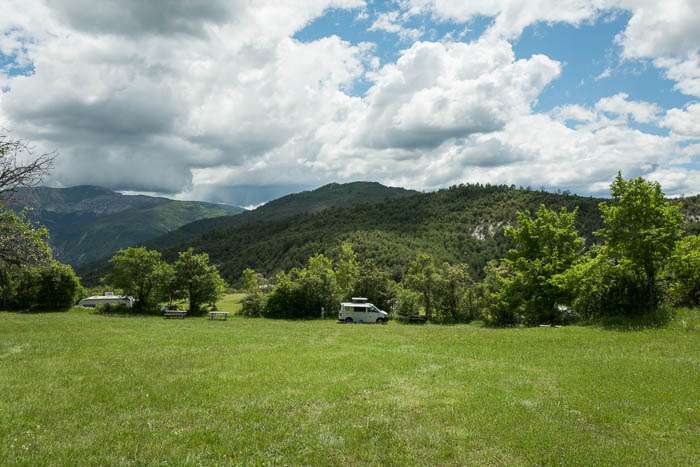 Anne - Castillon de Provence: Camping-Bungalow Parc Naturiste
