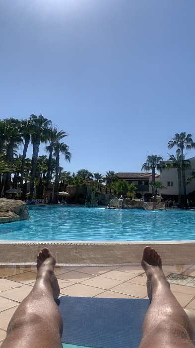 A&amp H - Vera Playa Club Hotel - Op ligbed bij het zwembad